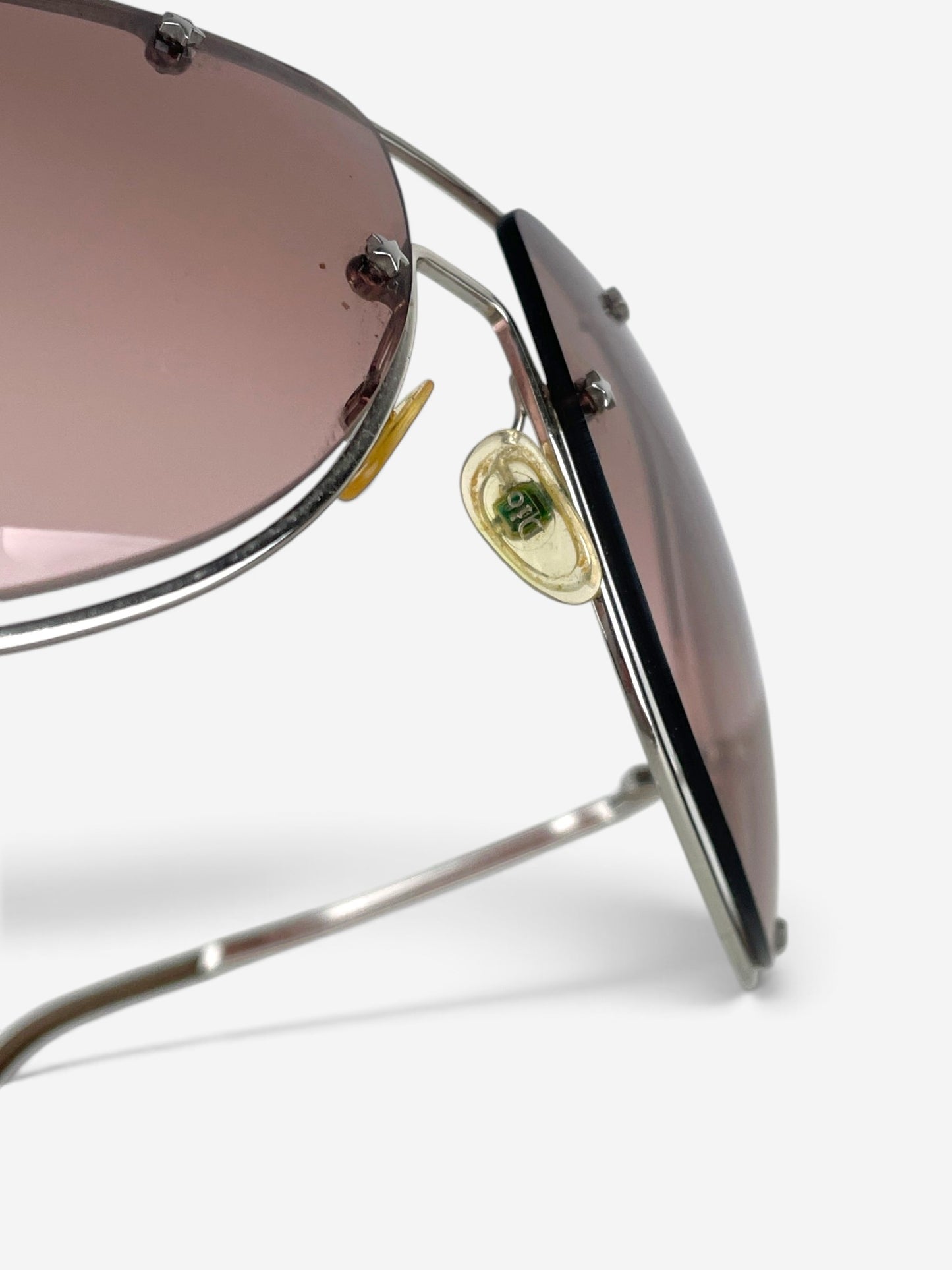 Dior by Galliano 2000s 'Dior Windshield 1' Aviator Wrap Sunglasses – bridge and nose pad detail
