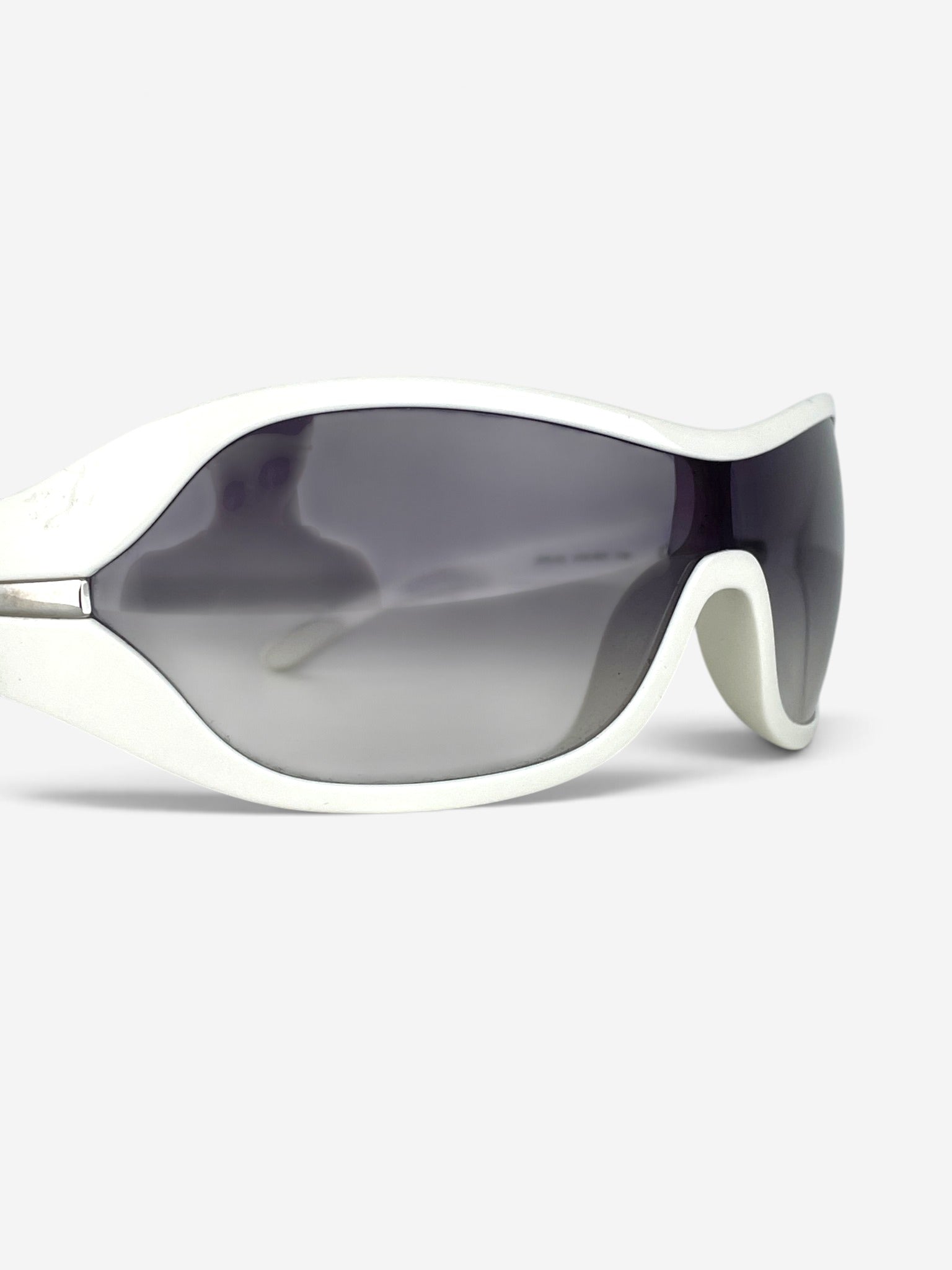Prada 2000s 'SPR12G' Sports Wrap Mask Shield Sunglasses – lens and temple detail