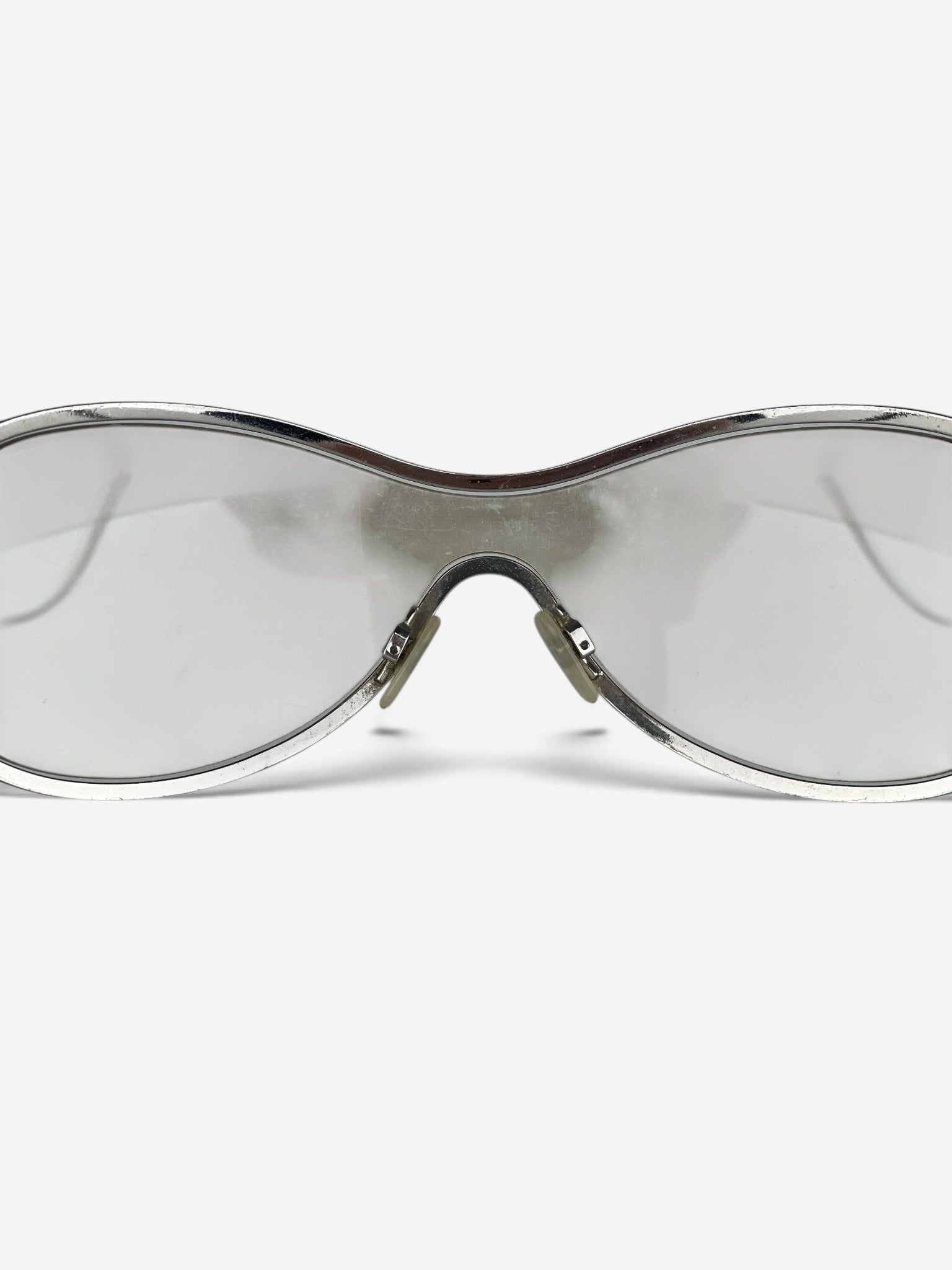 Chanel by Karl Lagerfeld 2000s '4030' Aviator Wrap Mask Shield Sunglasses – bridge and nose pad detail
