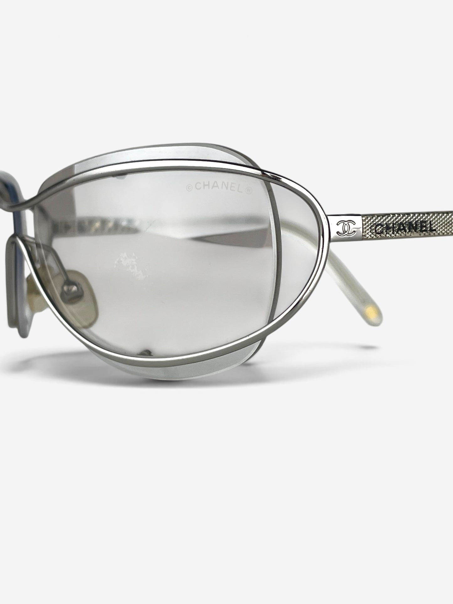 Chanel by Karl Lagerfeld 2000s '4027' Rimless Sports Goggle Sunglasses – frame and nose pad detail