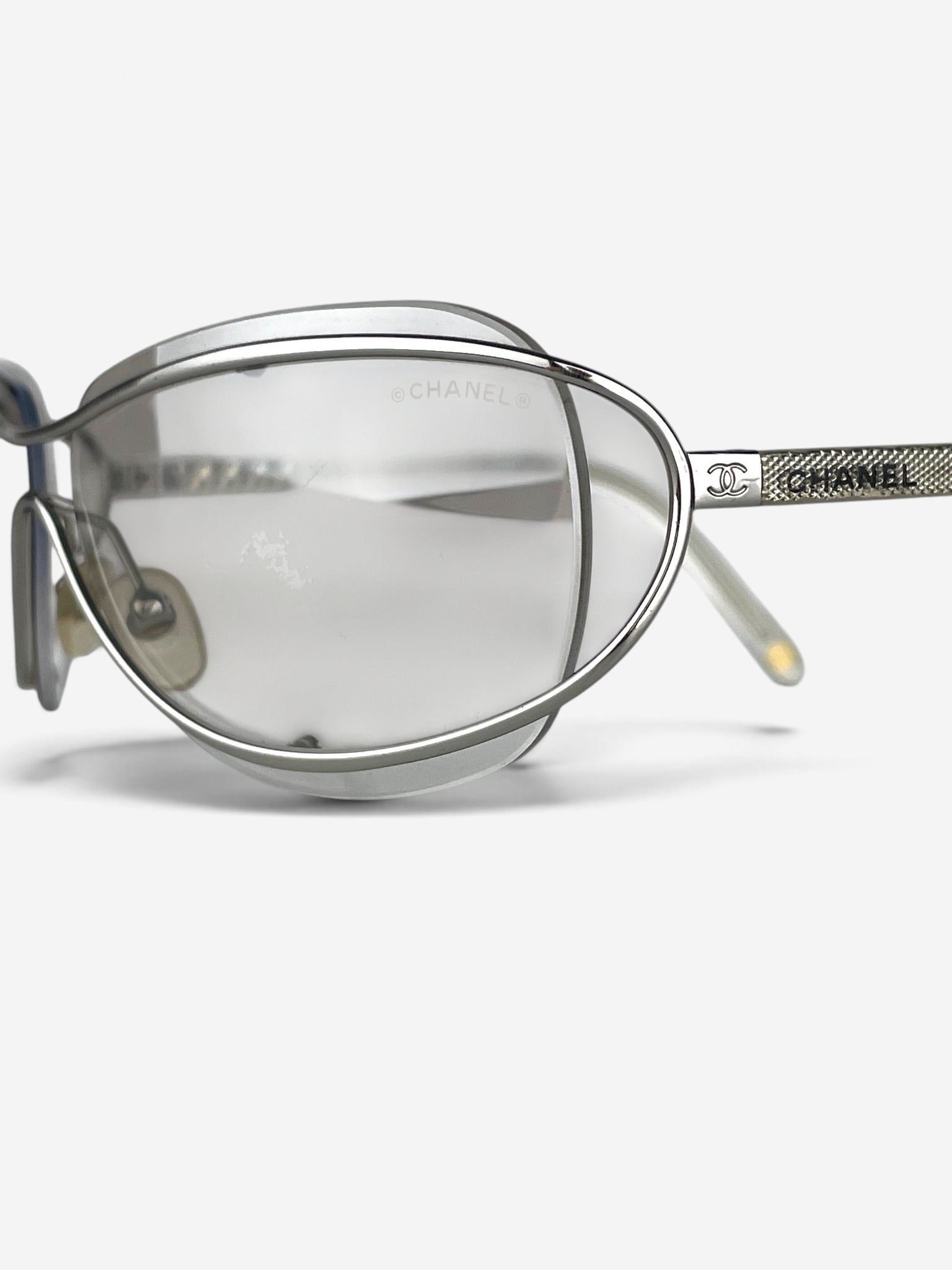 Chanel by Karl Lagerfeld 2000s '4027' Rimless Sports Goggle Sunglasses – frame and nose pad detail