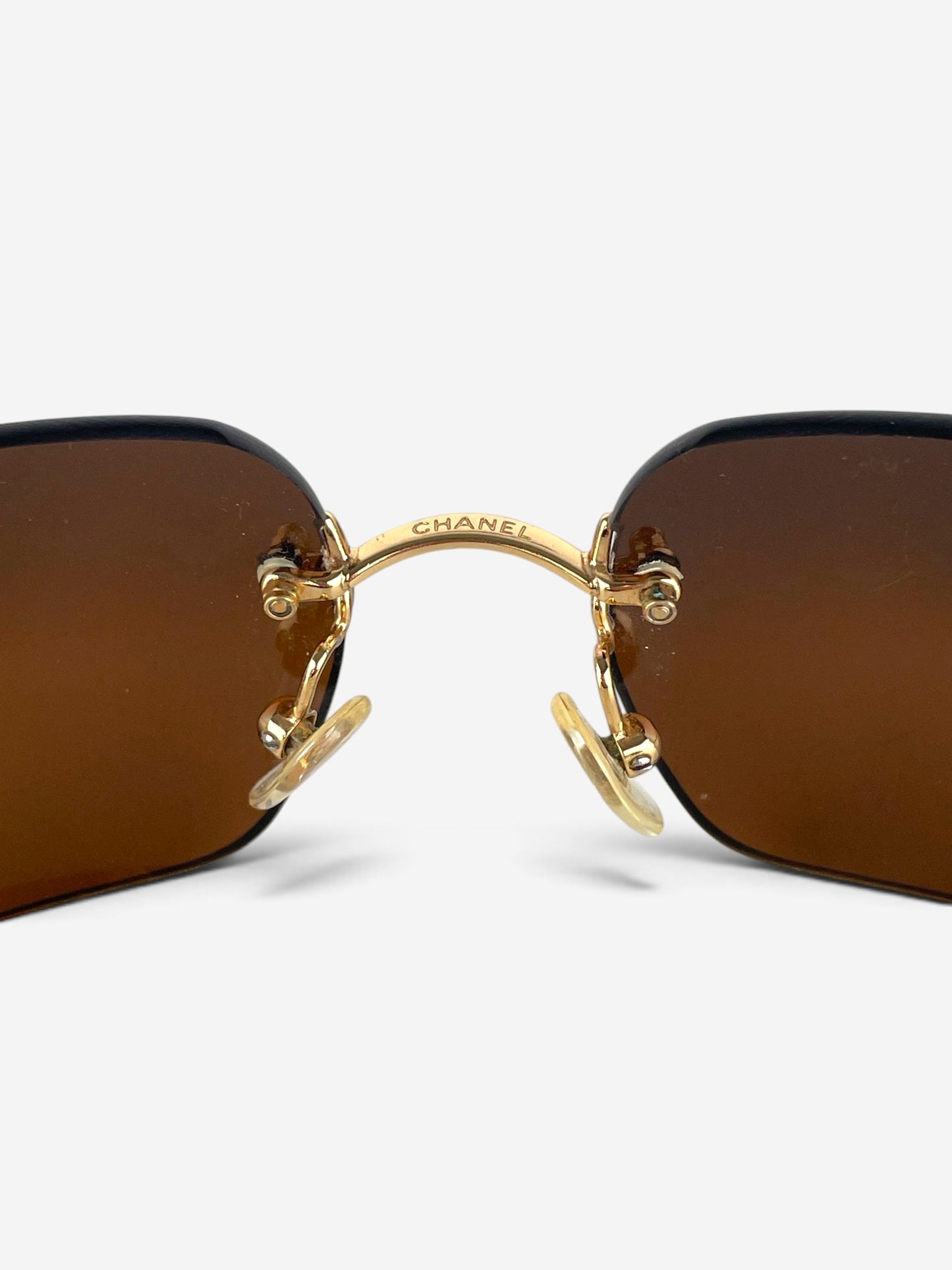 Chanel 2000s Rimless '4017 D' CC Rhinestone Sunglasses – bridge and nose pad detail