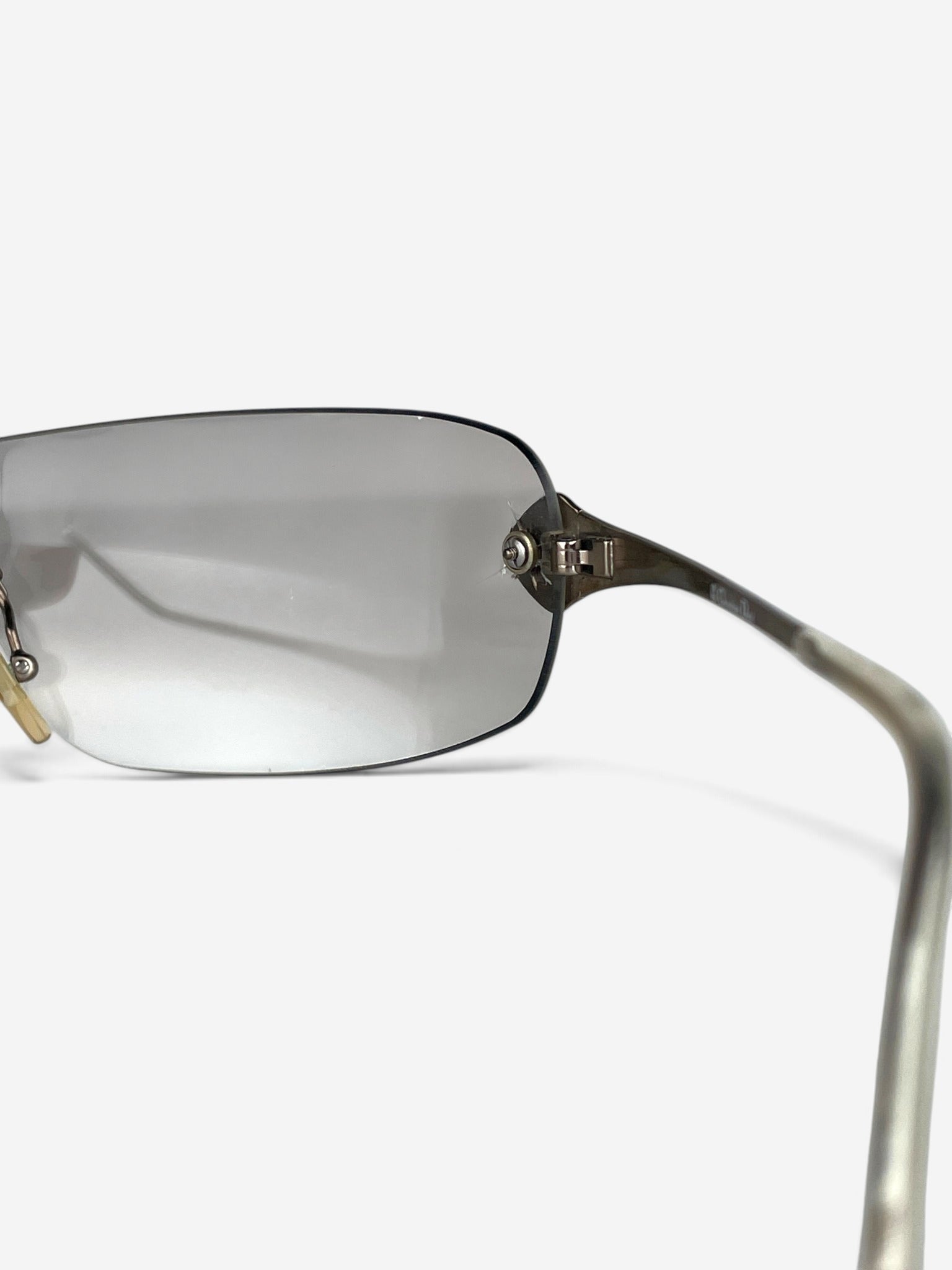 Dior by Galliano SS00 'Piercing' Wrap Mask Shield Sunglasses – temple hinge detail