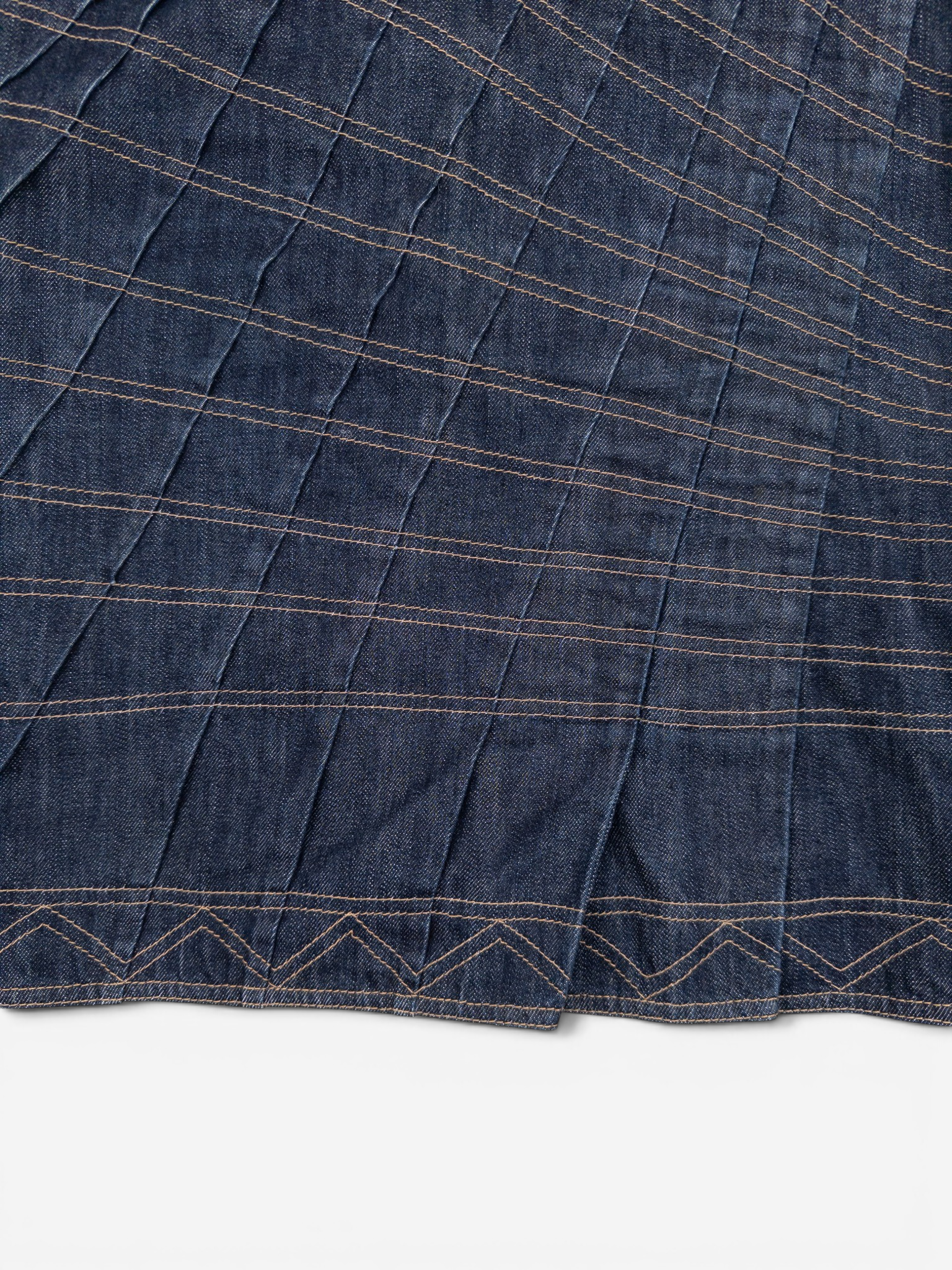 Gucci by Tom Ford SS04 Pleated Denim Midi-Skirt – pleat detail