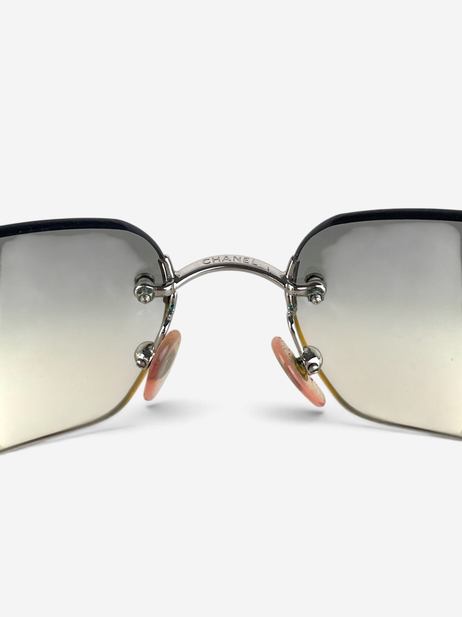 Chanel 2000s Rimless '4017 D' CC Rhinestone Sunglasses – bridge and nose pad detail