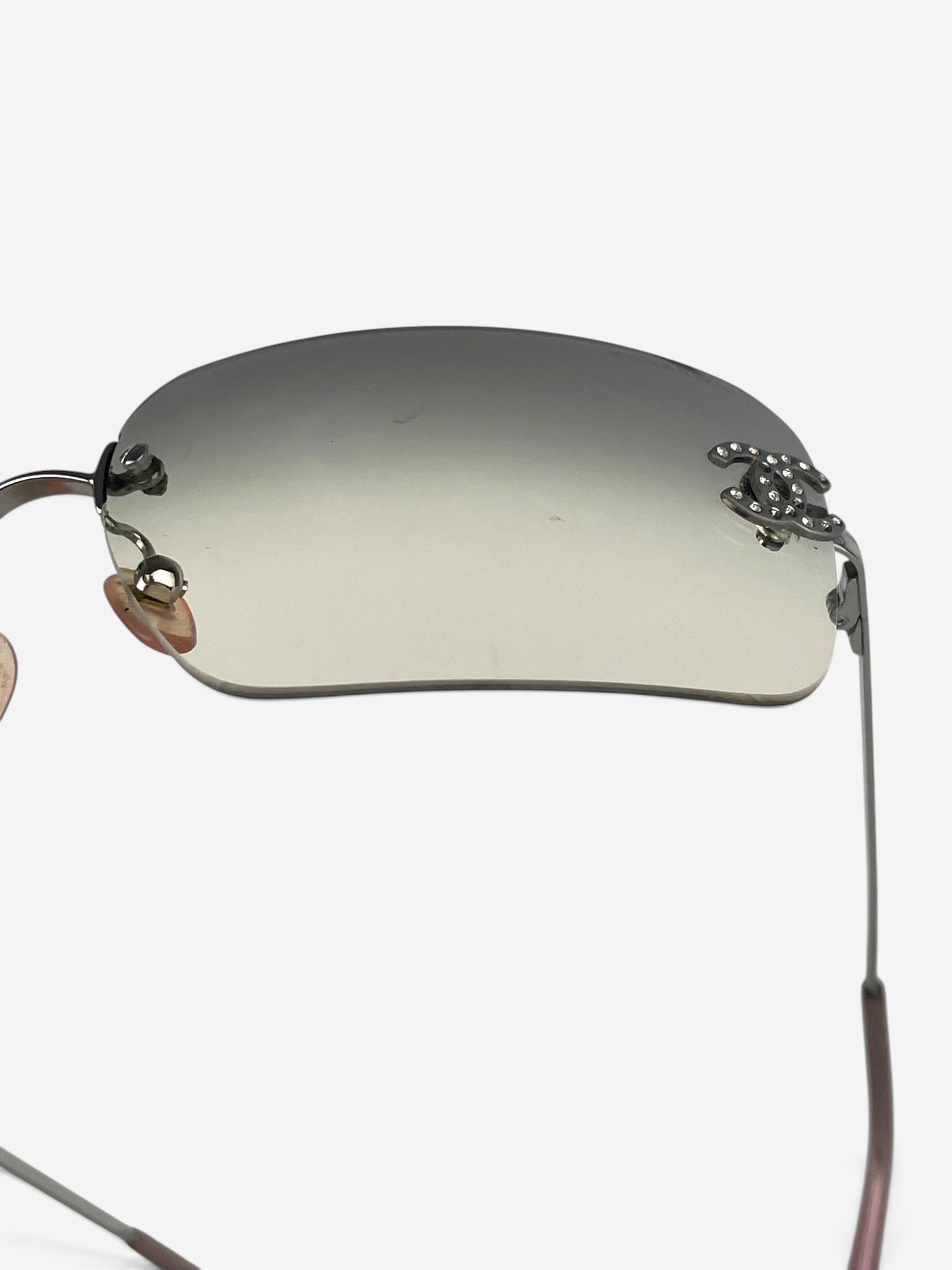Chanel 2000s Rimless '4017 D' CC Rhinestone Sunglasses – lens and temple detail