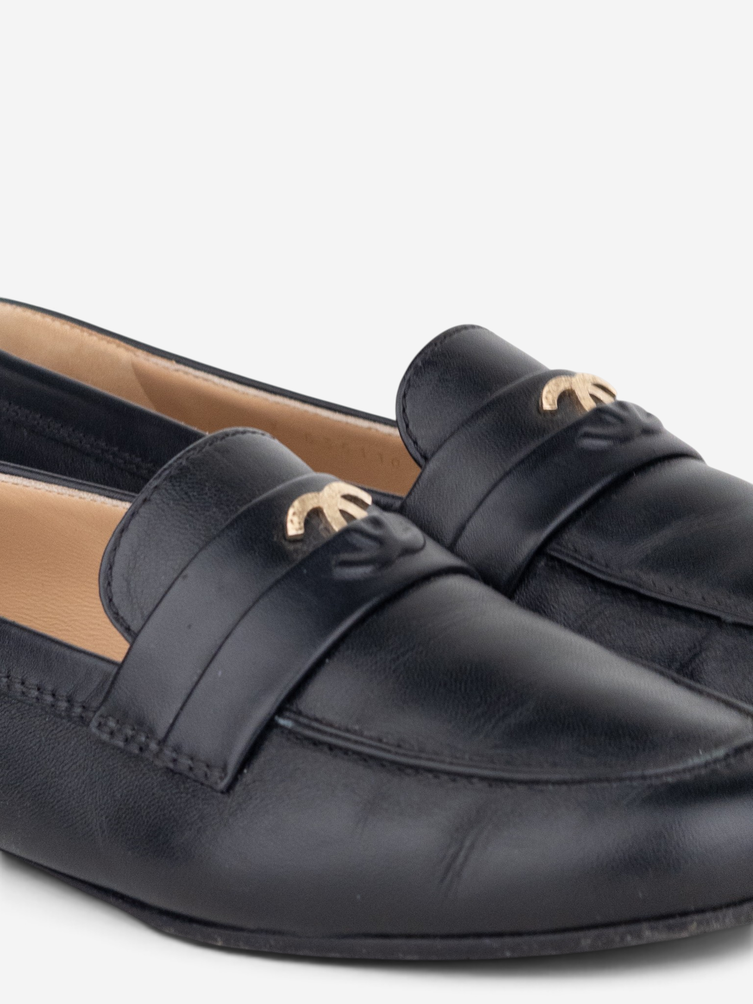 Chanel CC Logo Moccasin Penny Loafers – saddle strap detail
