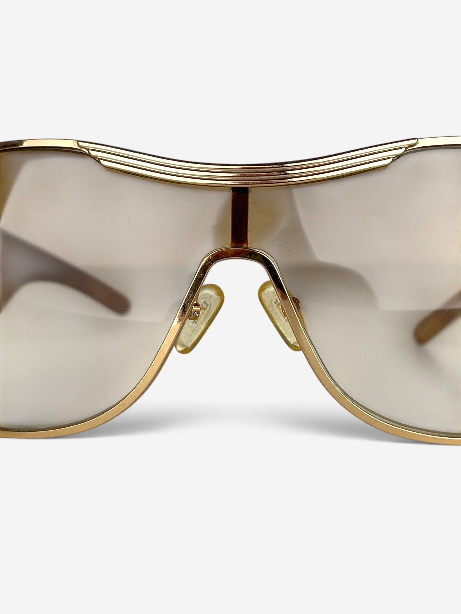 Dior by Galliano 2000s 'Diori' Wrap Mask Shield Sunglasses – bridge and nose pad detail