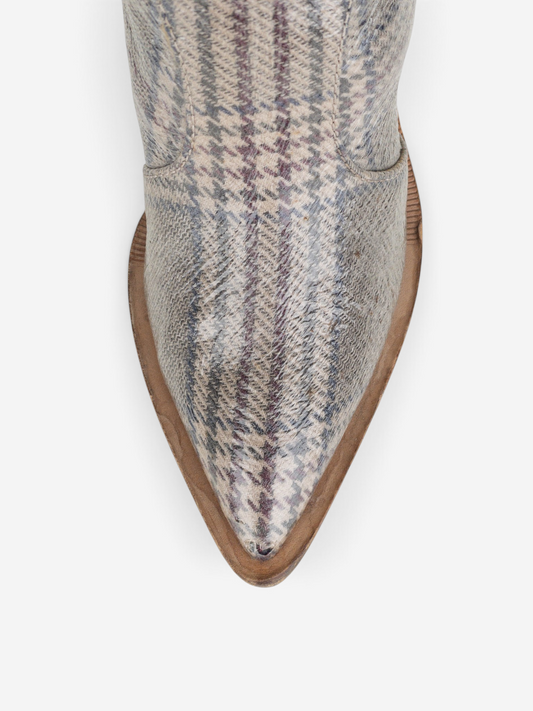 Fendi AW18 Coated Plaid Western Cowboy Boots – pointed toe detail