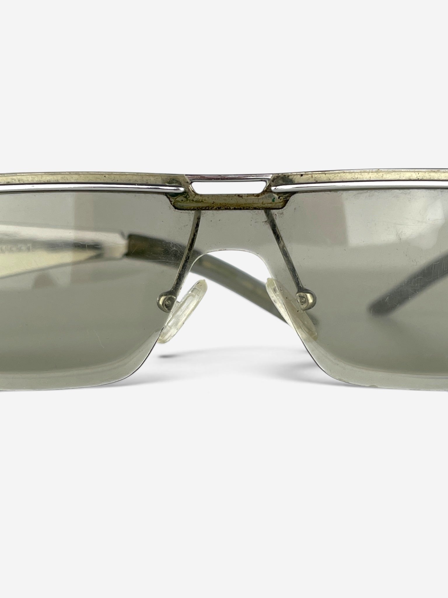Gucci by Tom Ford 2000s 'GG 1726' Wrap Mask Shield Sunglasses – bridge and brow bar detail