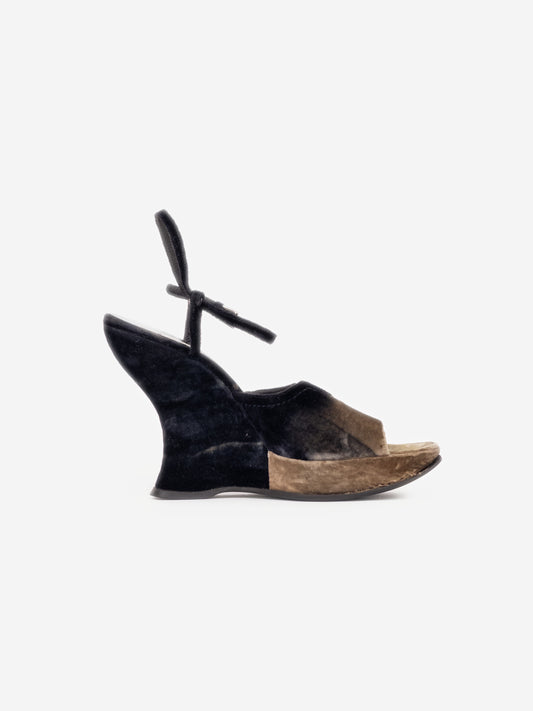 Prada AW04 Sculptural Tie Dye Velvet Sandal Platform Wedge Heels – wedge heel detail
