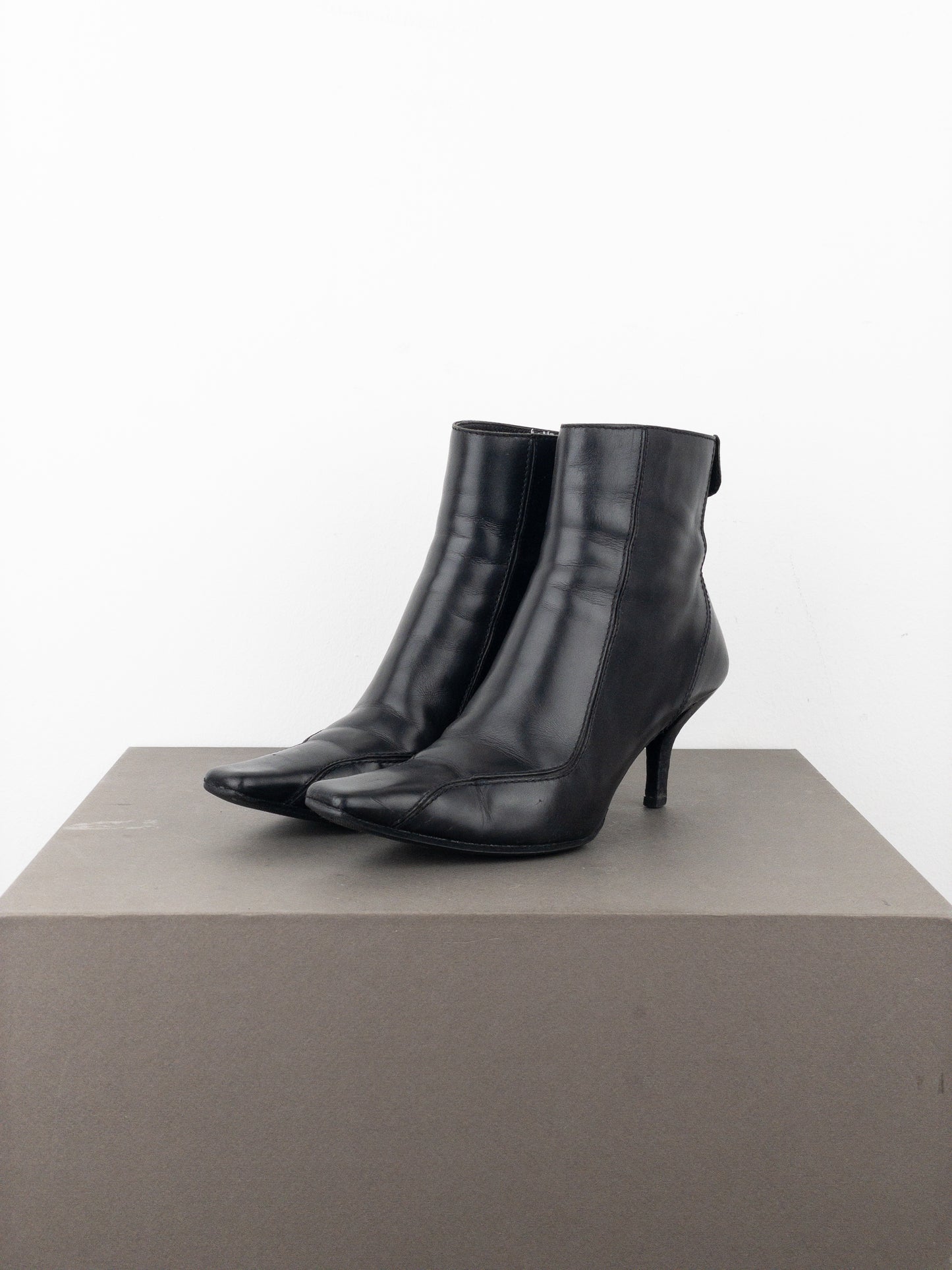 Gucci by Tom Ford 2000s Square Toe Kitten Heel Ankle Boots