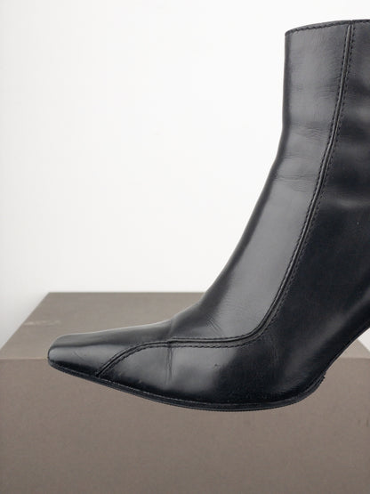 Gucci by Tom Ford 2000s Square Toe Kitten Heel Ankle Boots