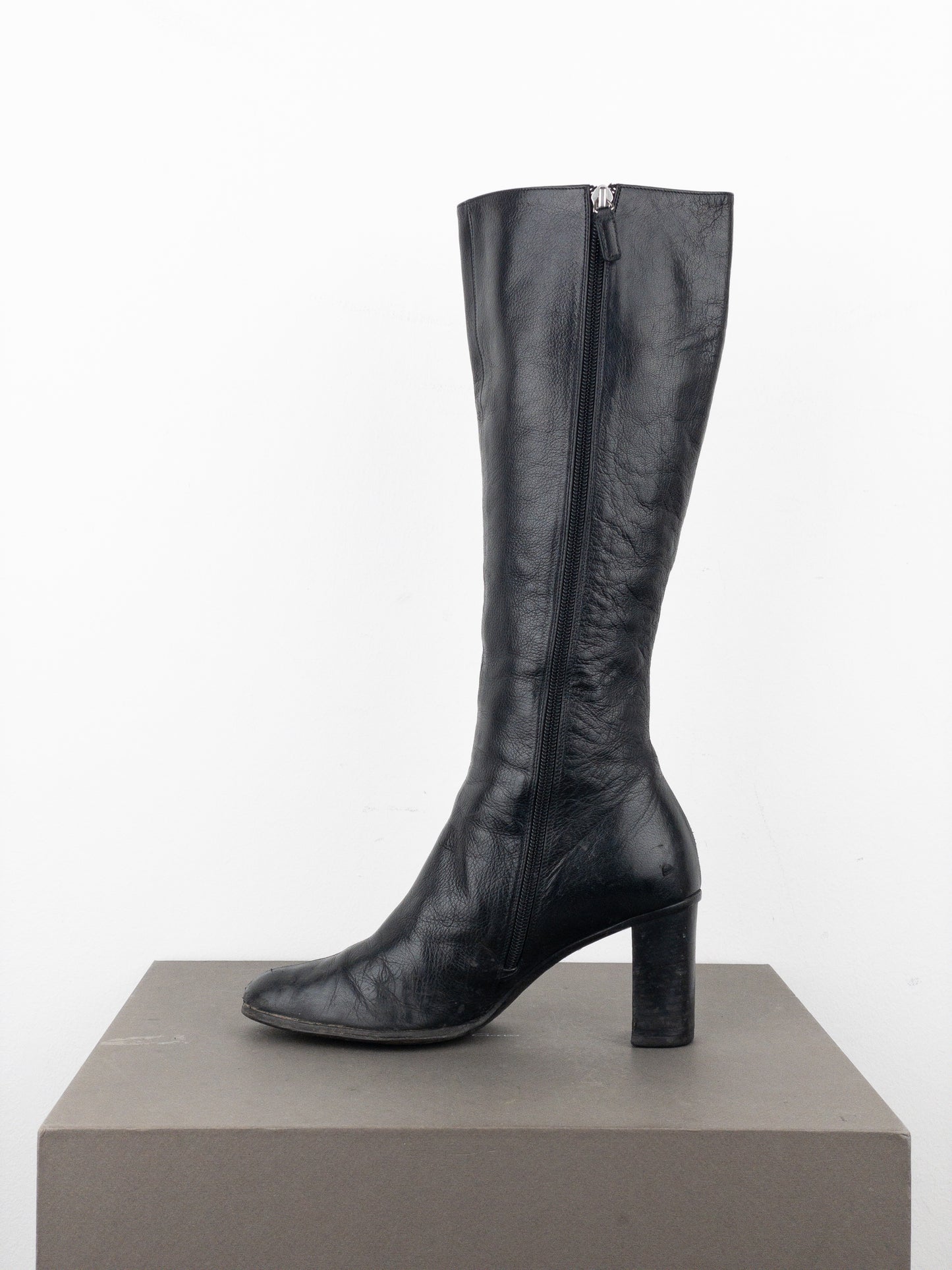 Gucci by Tom Ford AW99 Logo Cutout Riding Heel Boots