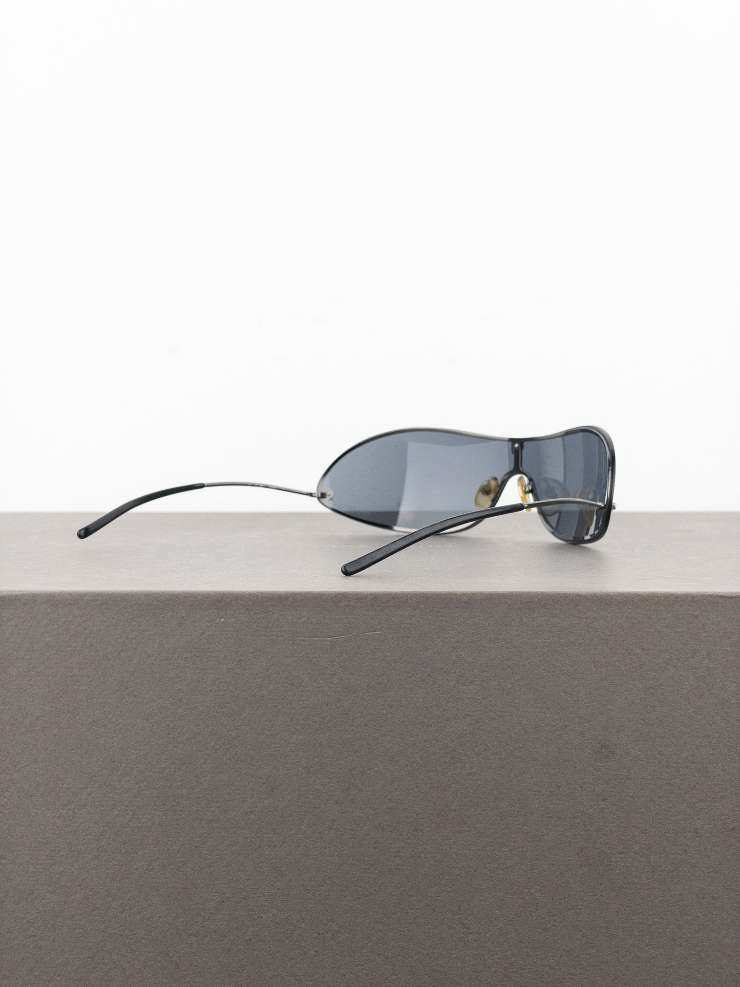 Gucci by Tom Ford SS01 GG1658 Wrap Shield Sunglasses