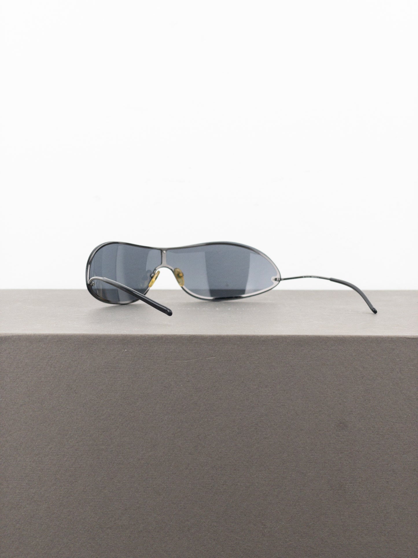 Gucci by Tom Ford SS01 GG1658 Wrap Shield Sunglasses