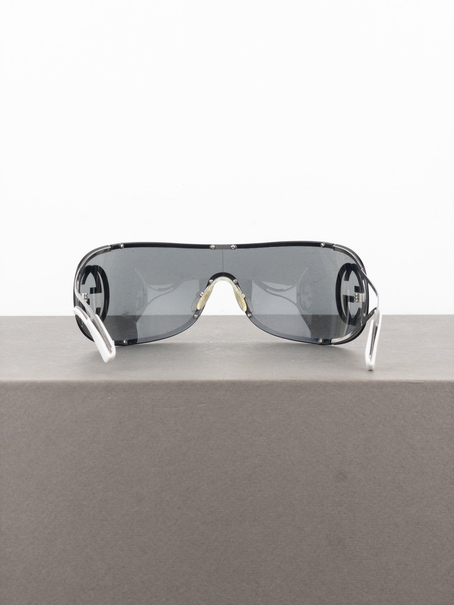 Gucci by Tom Ford 2000s GG2800S Logo Wrap Mask Shield Sunglasses