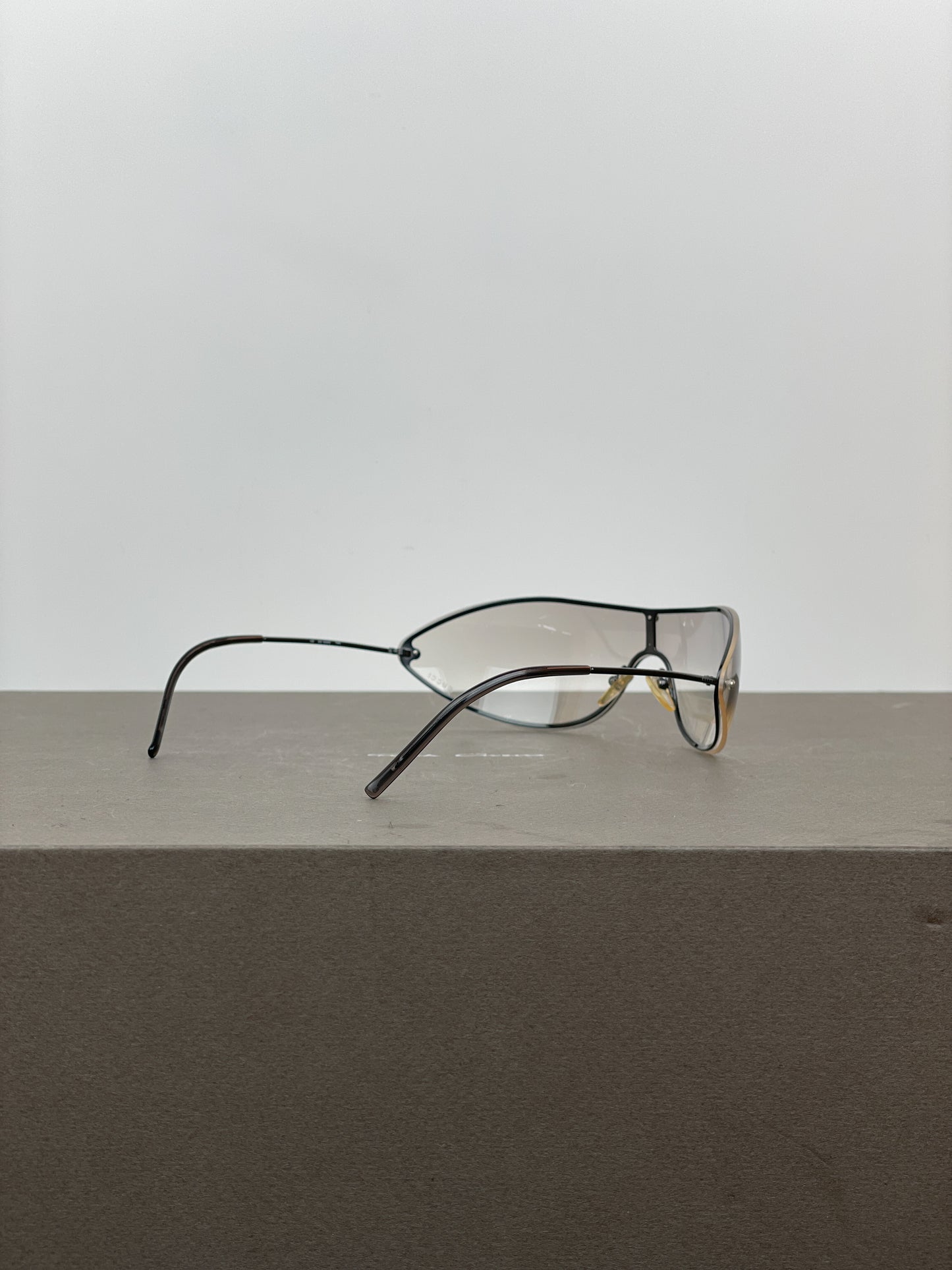 Gucci by Tom Ford SS01 GG1659 Wrap Shield Sunglasses