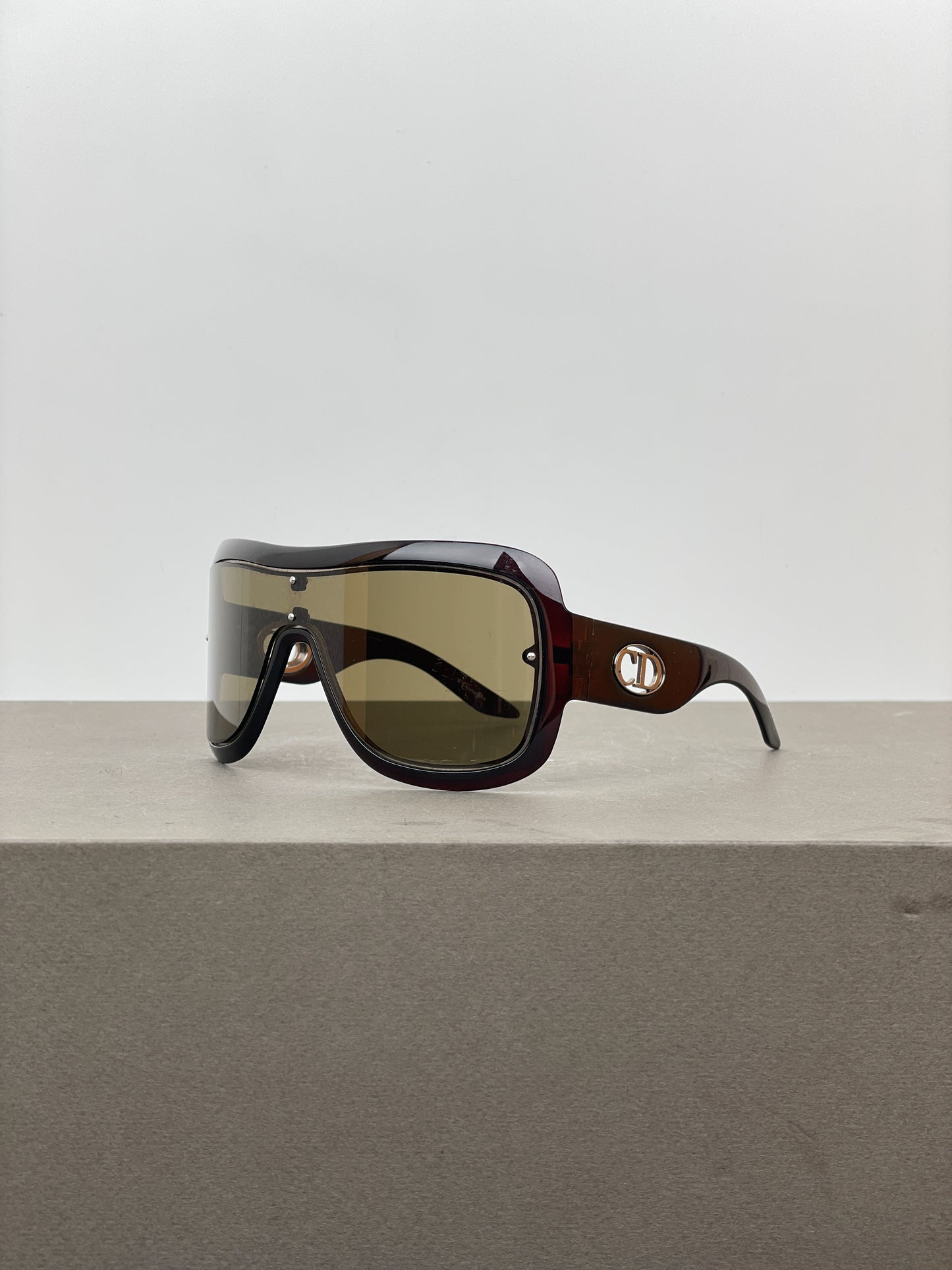 Dior 1990s Look Wrap Mask Shield Sunglasses (black)
