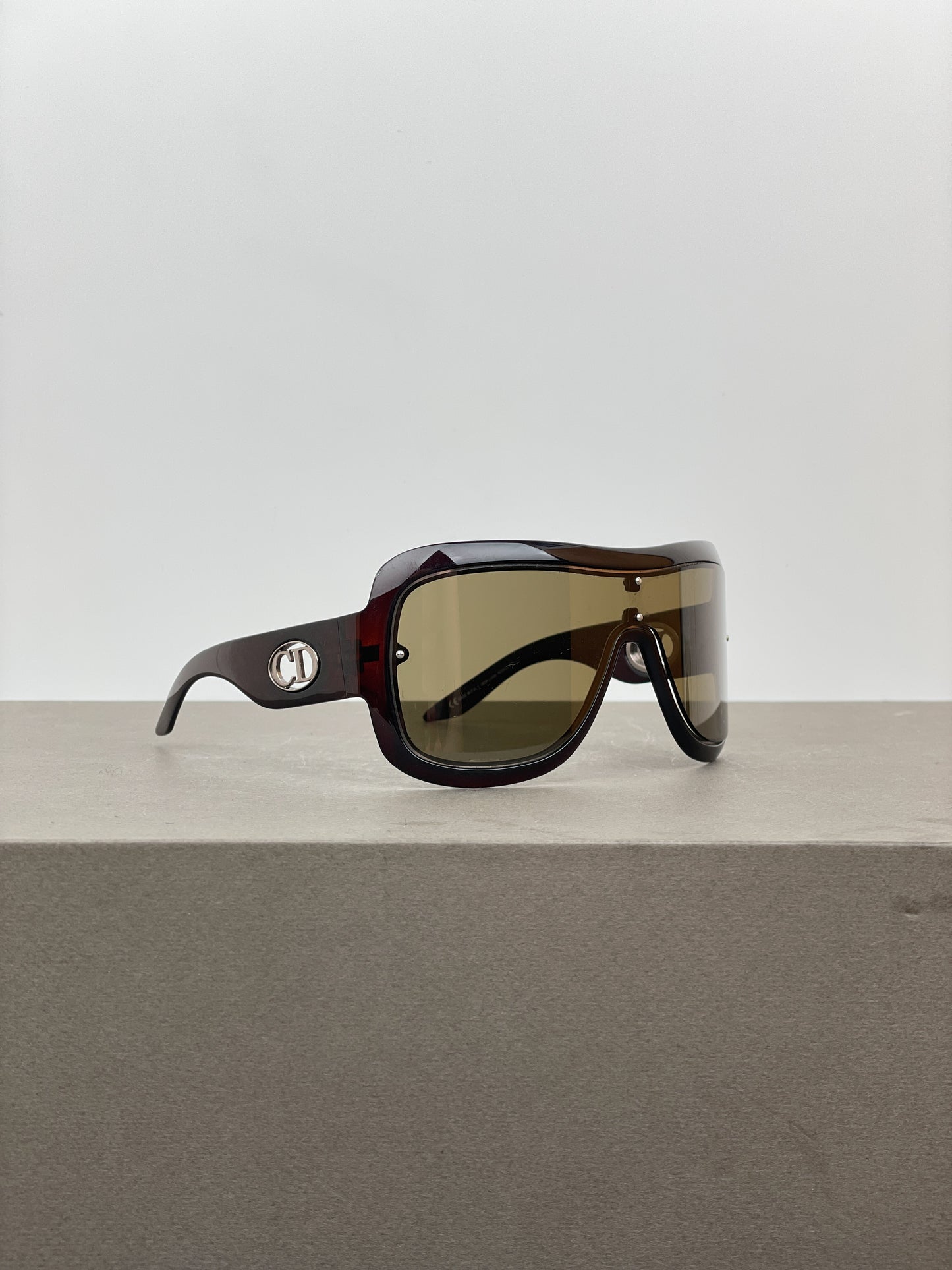 Dior 1990s Look Wrap Mask Shield Sunglasses (black)