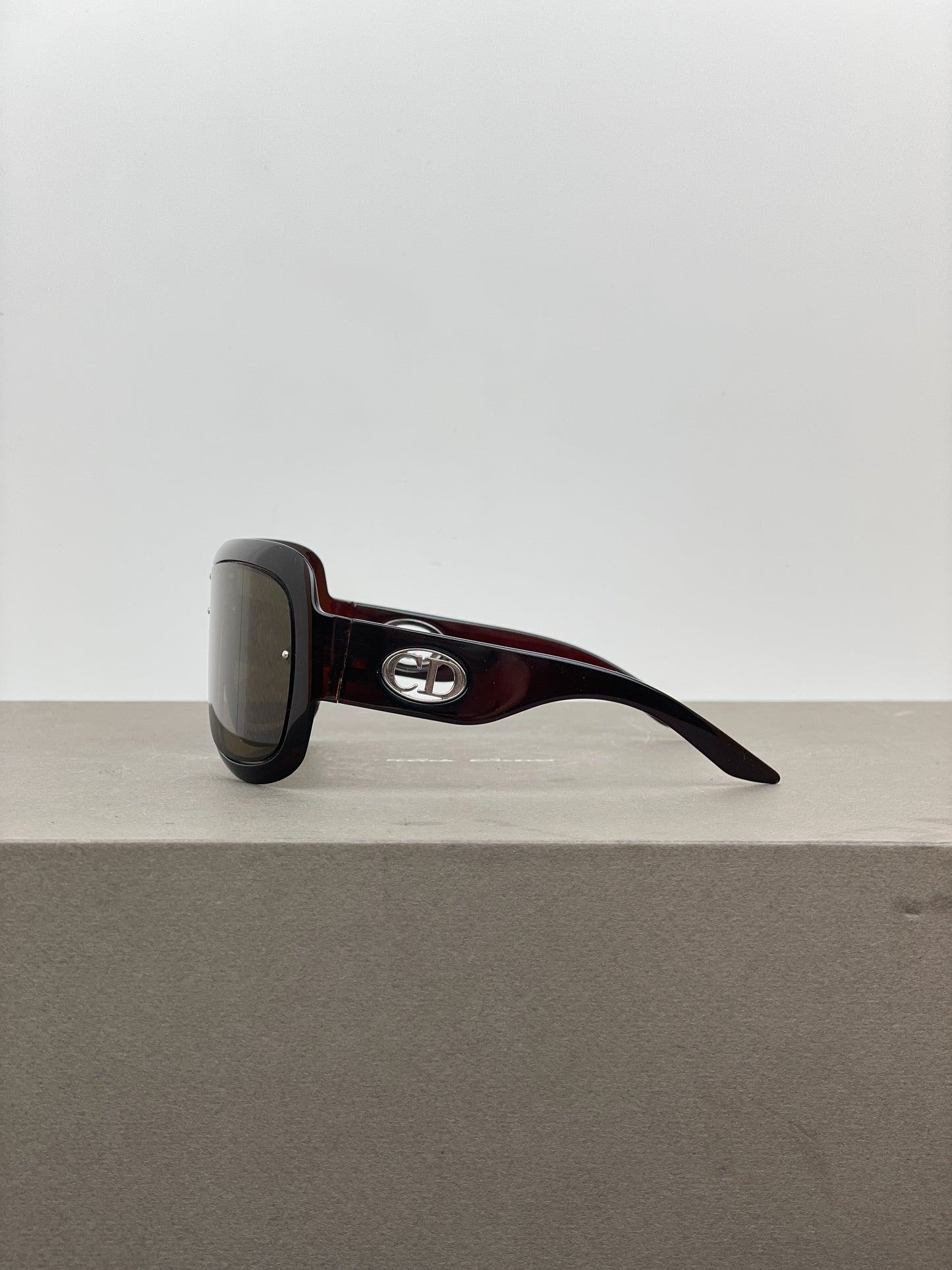 Dior 1990s Look Wrap Mask Shield Sunglasses (black)