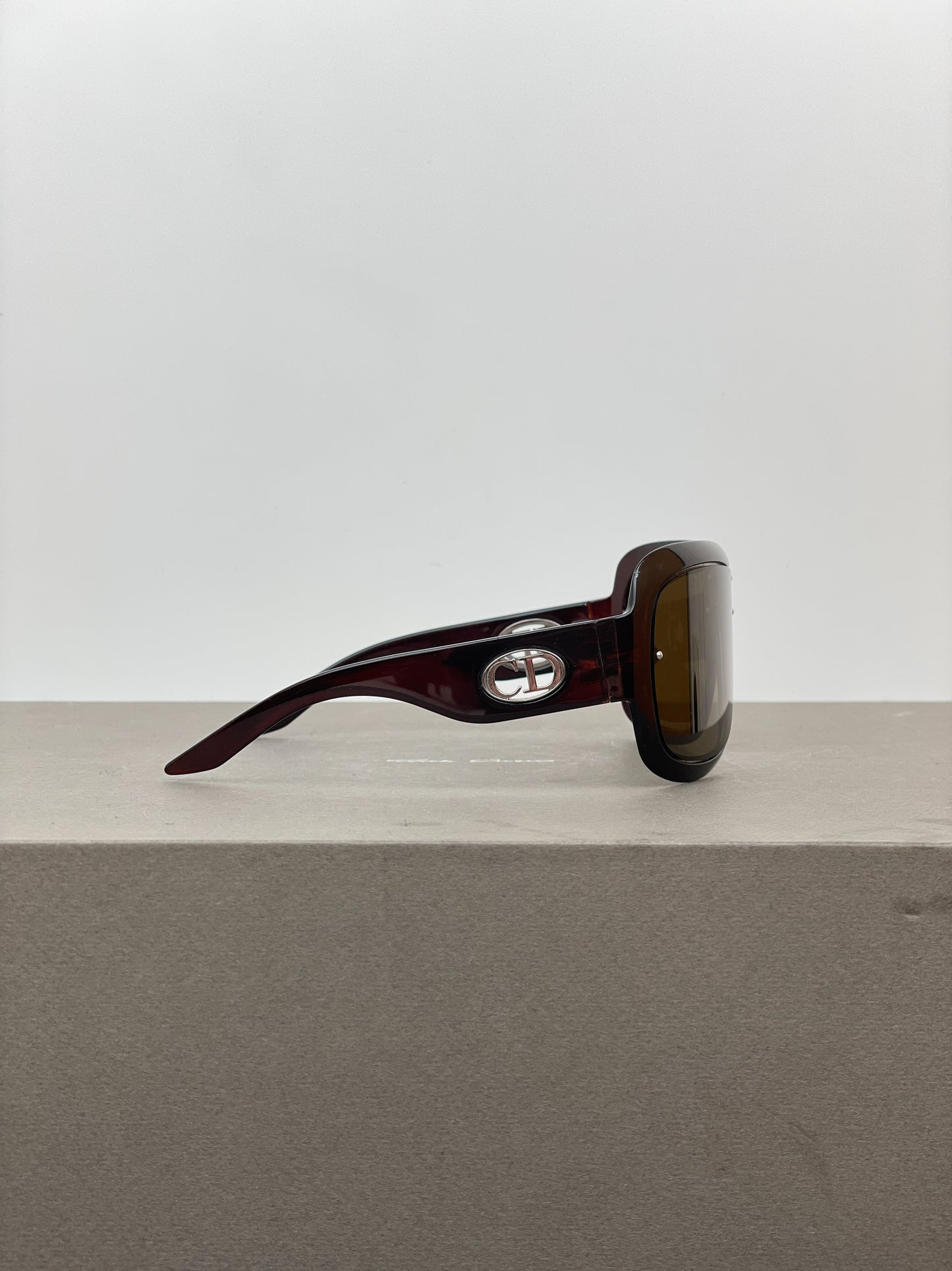 Dior 1990s Look Wrap Mask Shield Sunglasses (black)