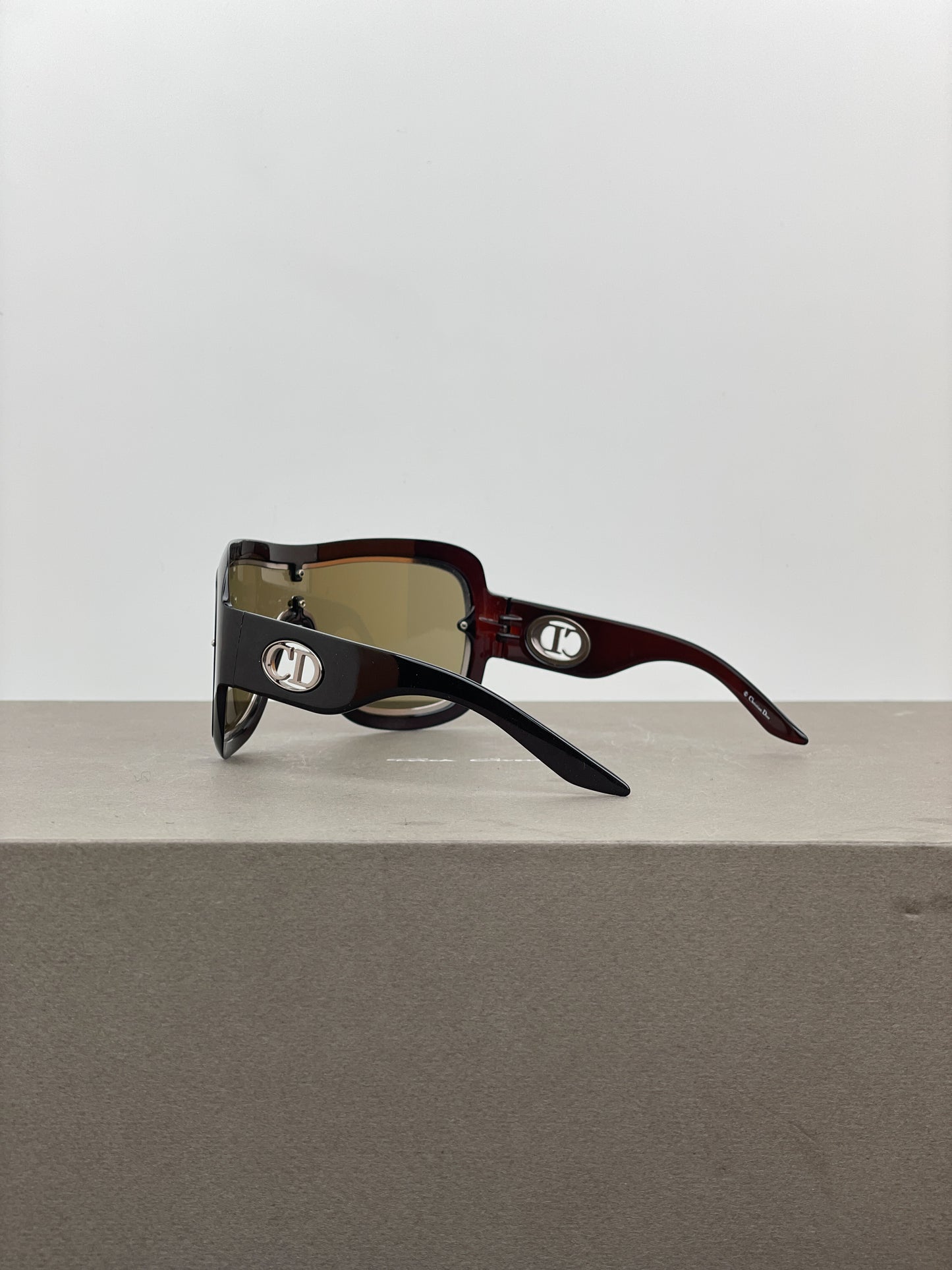 Dior 1990s Look Wrap Mask Shield Sunglasses (black)