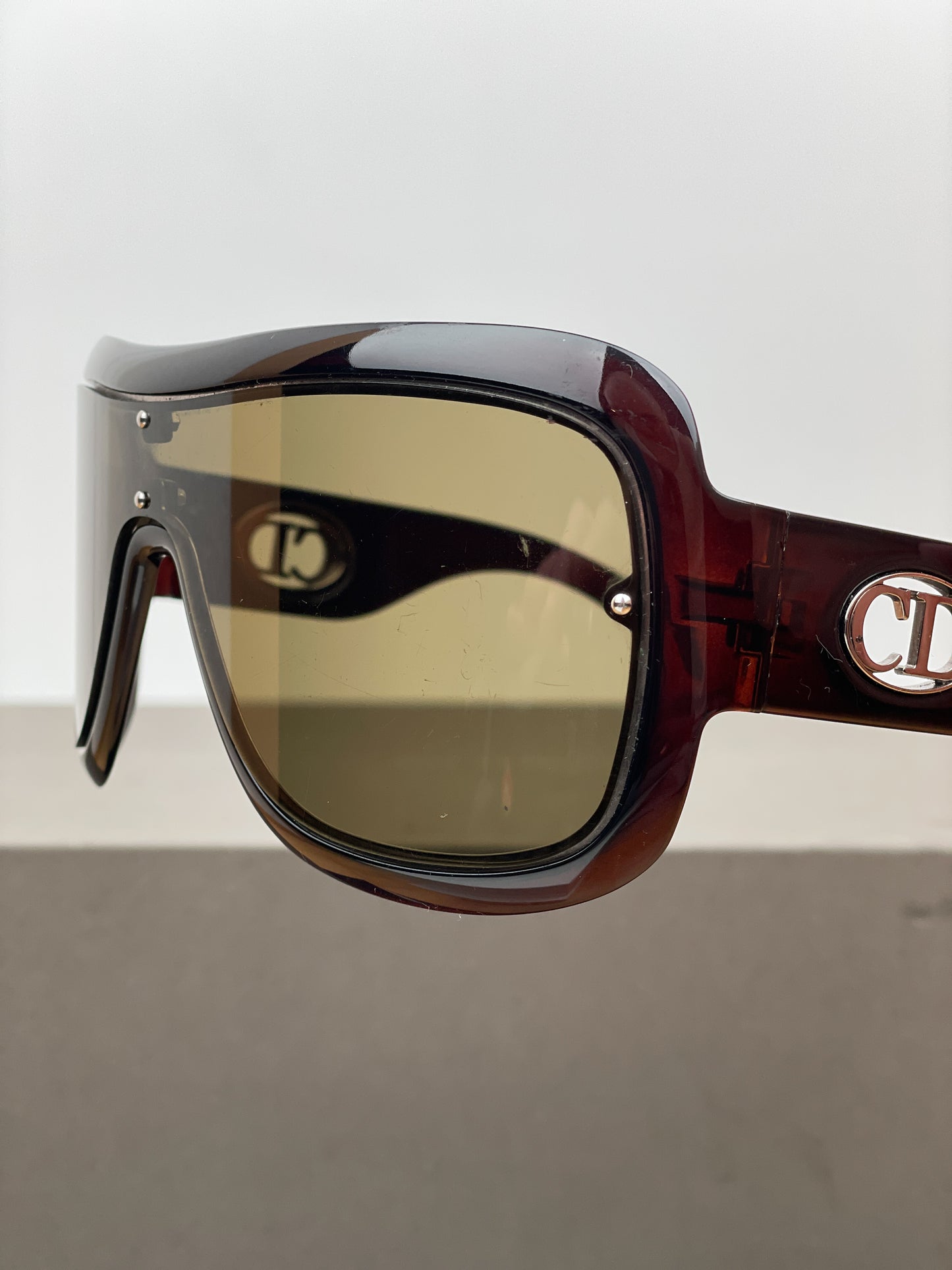 Dior 1990s Look Wrap Mask Shield Sunglasses (black)