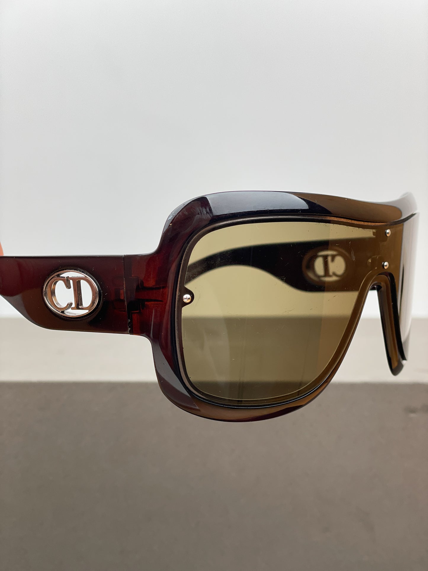 Dior 1990s Look Wrap Mask Shield Sunglasses (black)