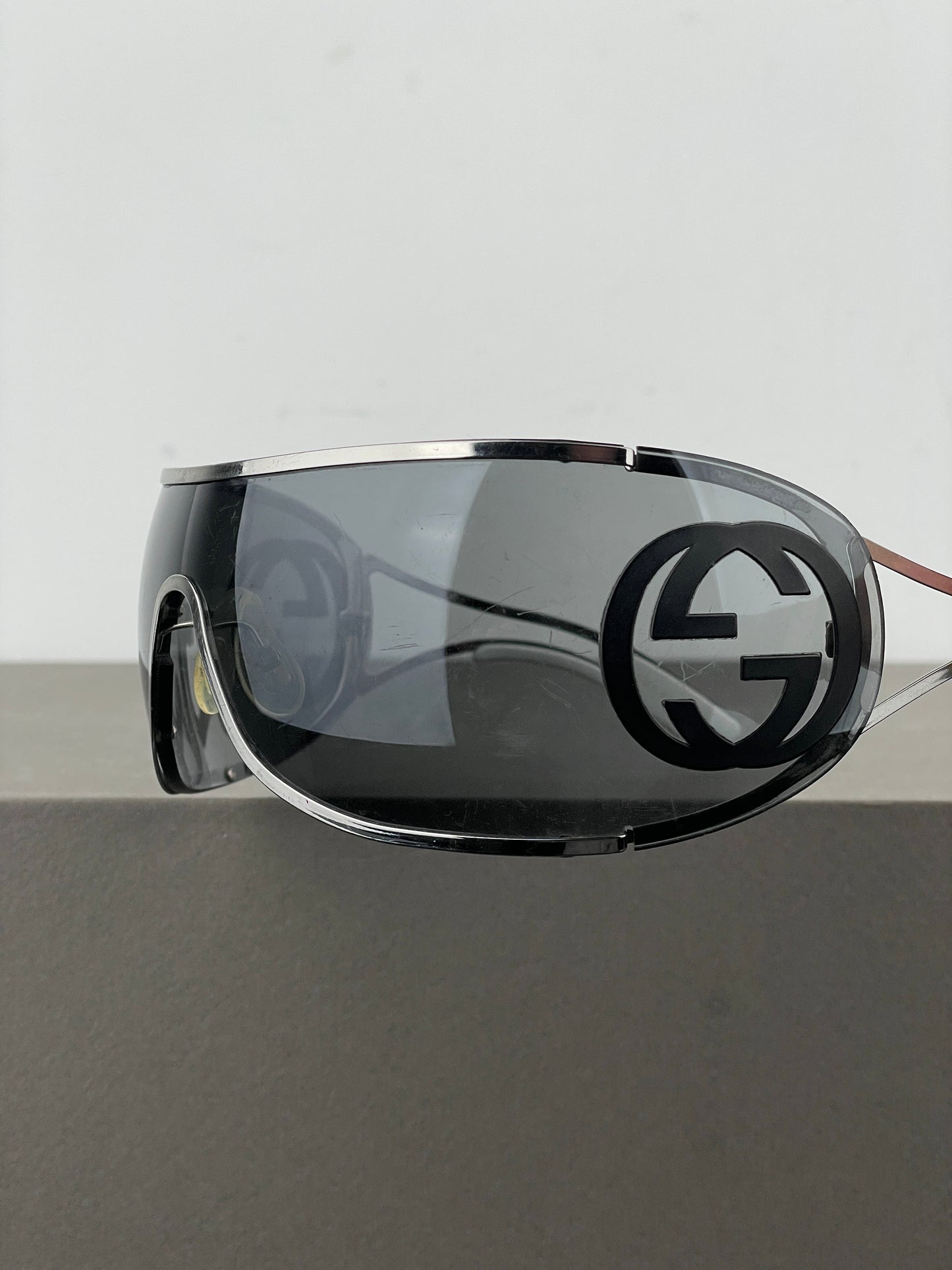 Gucci by Tom Ford 2000s GG2800S Logo Wrap Mask Shield Sunglasses
