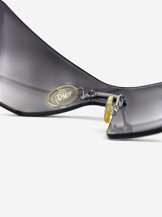 logo and hinge detail