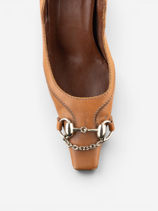 opening act. Gucci by Tom Ford AW03 Leder-Pumps in Hellbraun mit quadratischer Zehenpartie und silbernem Horsebit-Detail