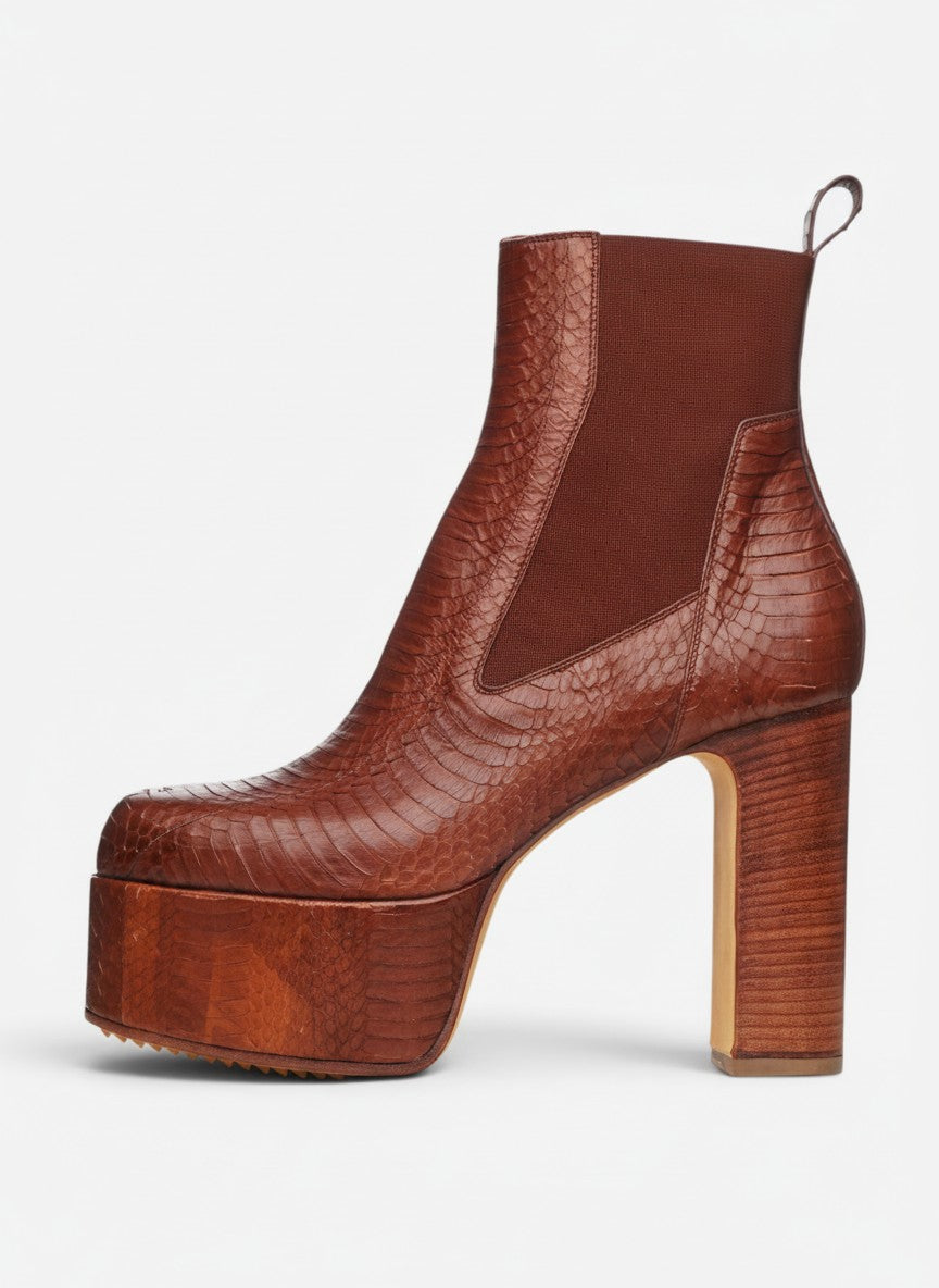 opening act. Rick Owens Phlegethon Kiss Stiefel aus oxbloodfarbenem Schlangenleder mit Plateauabsatz und Chelsea-Design